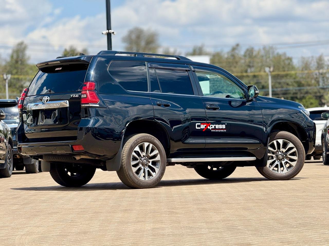 TOYOTA LAND CRUISER PRADO TZG thumbnail 8
