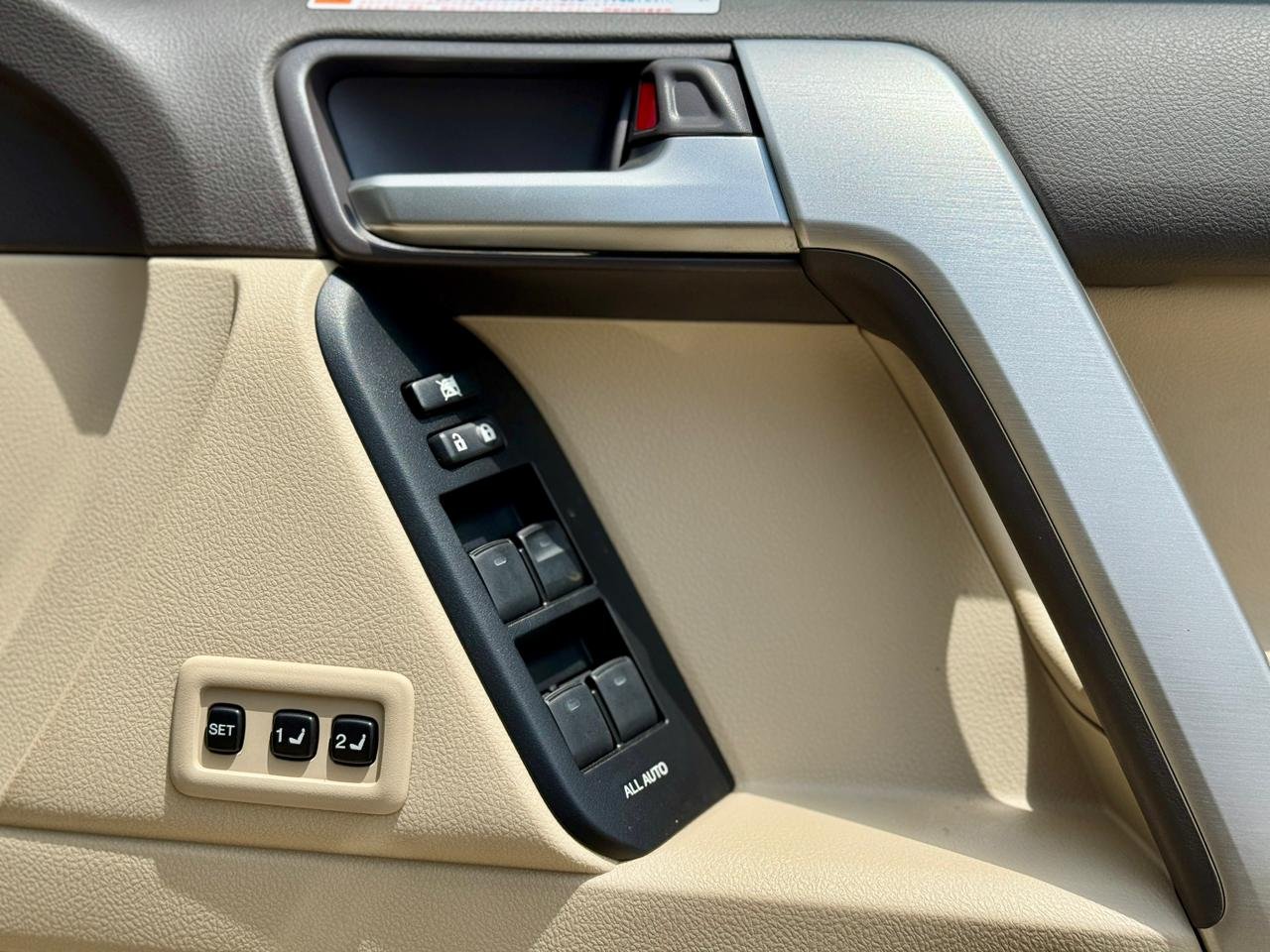 TOYOTA LAND CRUISER PRADO TZG thumbnail 16