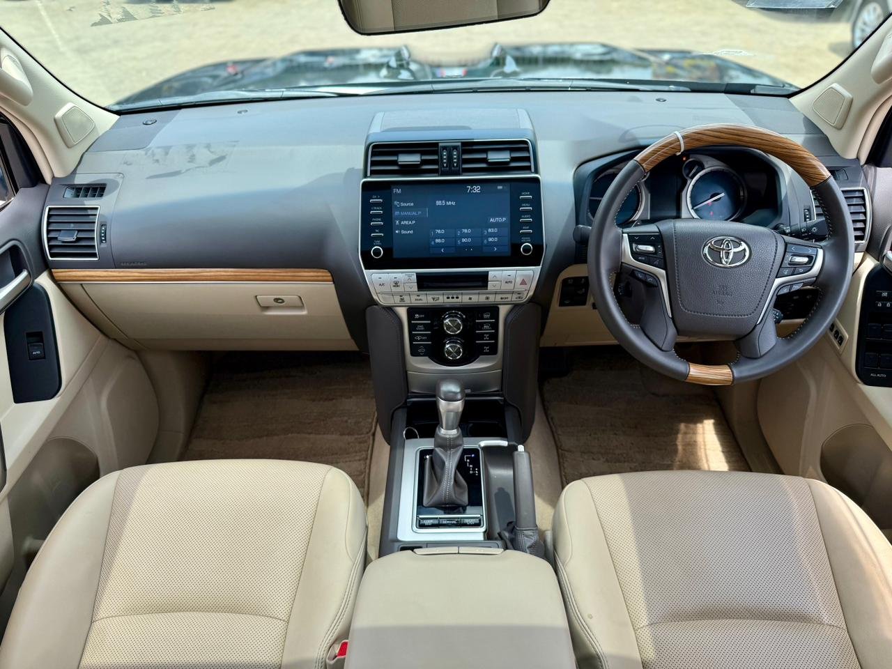 TOYOTA LAND CRUISER PRADO TZG thumbnail 11