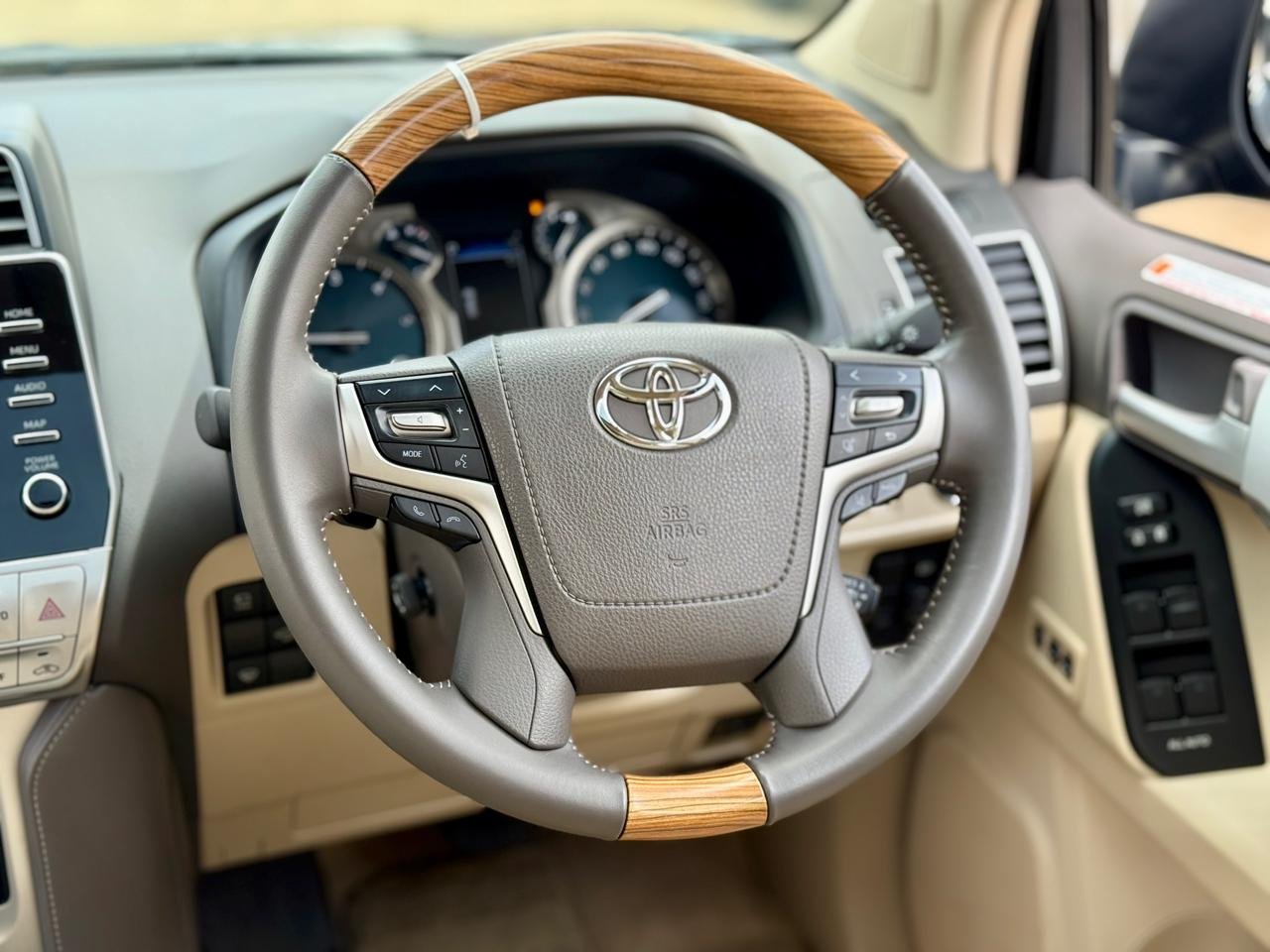 TOYOTA LAND CRUISER PRADO TZG thumbnail 12