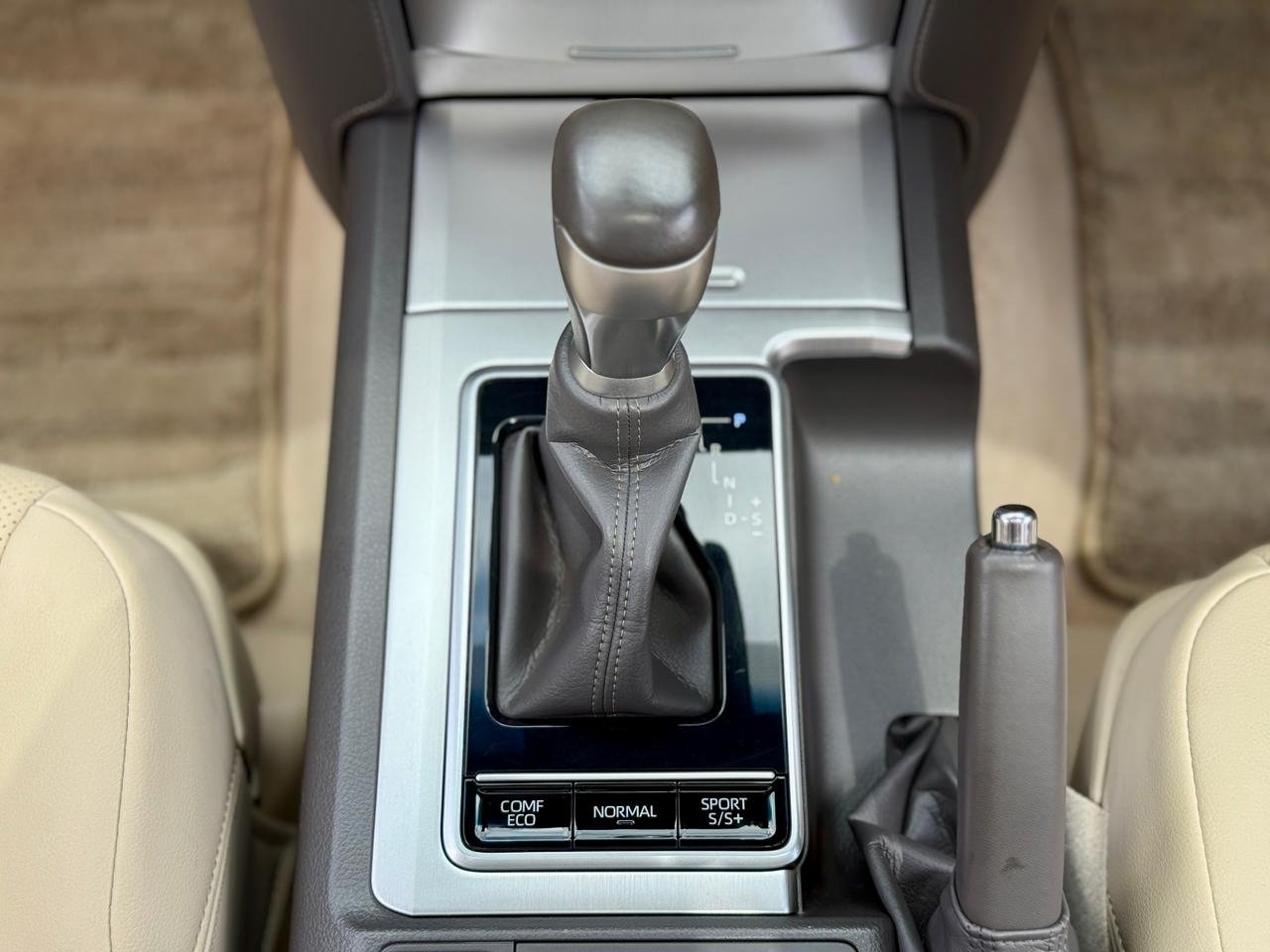 TOYOTA LAND CRUISER PRADO TZG thumbnail 14
