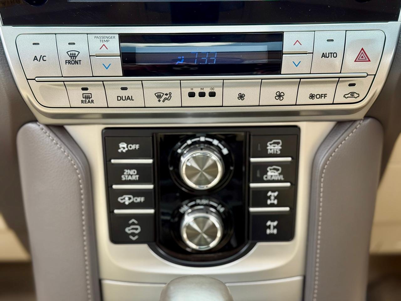 TOYOTA LAND CRUISER PRADO TZG thumbnail 15