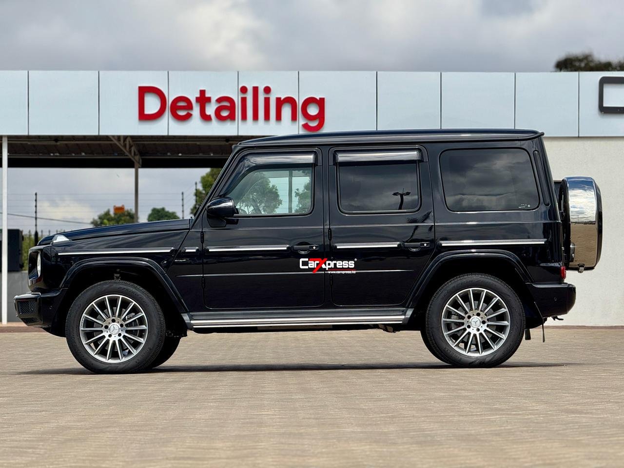 MERCEDES BENZ G350d G-WAGON thumbnail 5