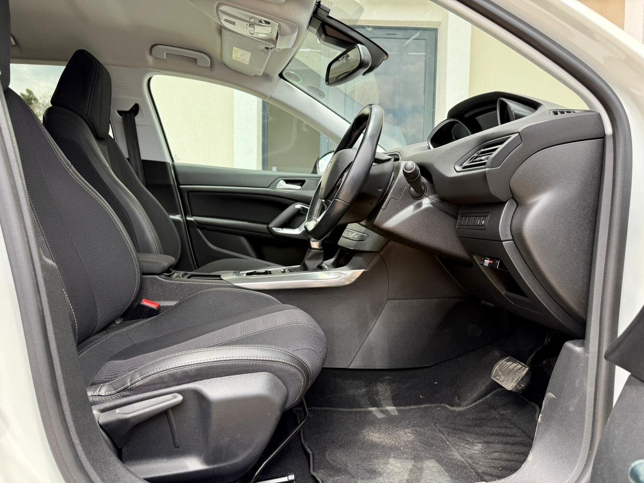PEUGEOT 308 thumbnail 9