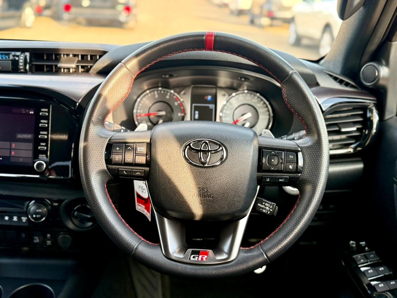 TOYOTA HILUX DOUBLE CABIN GR SPORT thumbnail 15