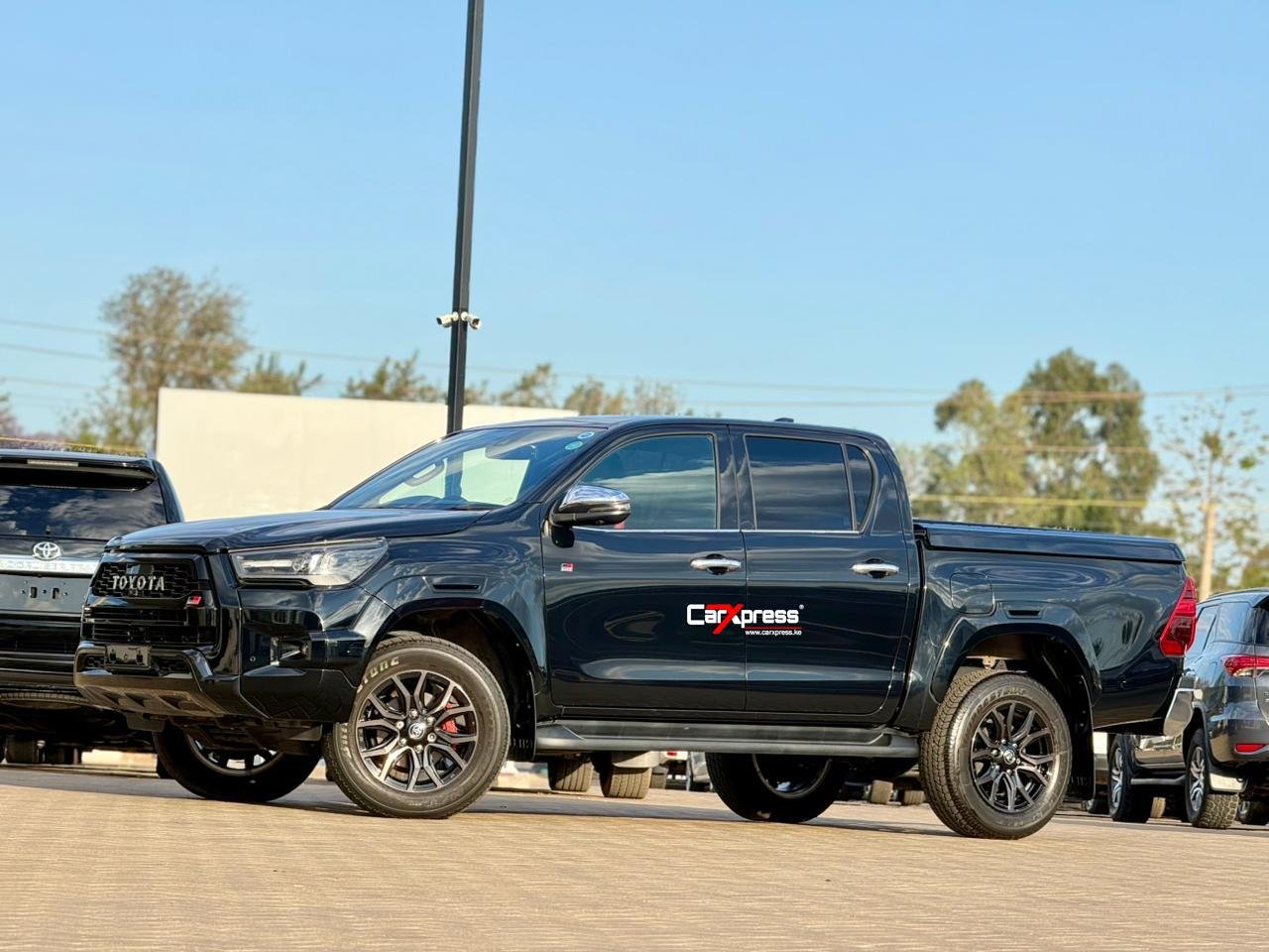 TOYOTA HILUX DOUBLE CABIN GR SPORT thumbnail 7
