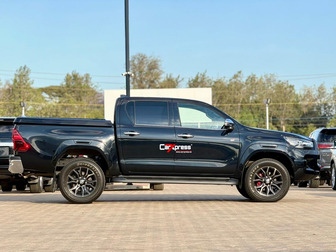 TOYOTA HILUX DOUBLE CABIN GR SPORT thumbnail 6