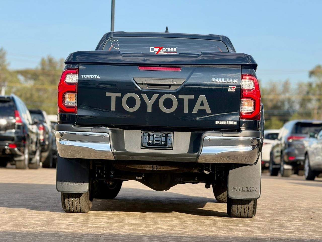 TOYOTA HILUX DOUBLE CABIN GR SPORT thumbnail 4