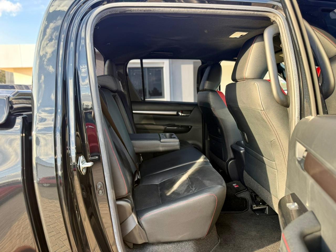 TOYOTA HILUX DOUBLE CABIN GR SPORT thumbnail 16