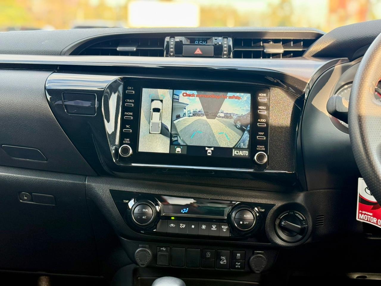 TOYOTA HILUX DOUBLE CABIN GR SPORT thumbnail 12