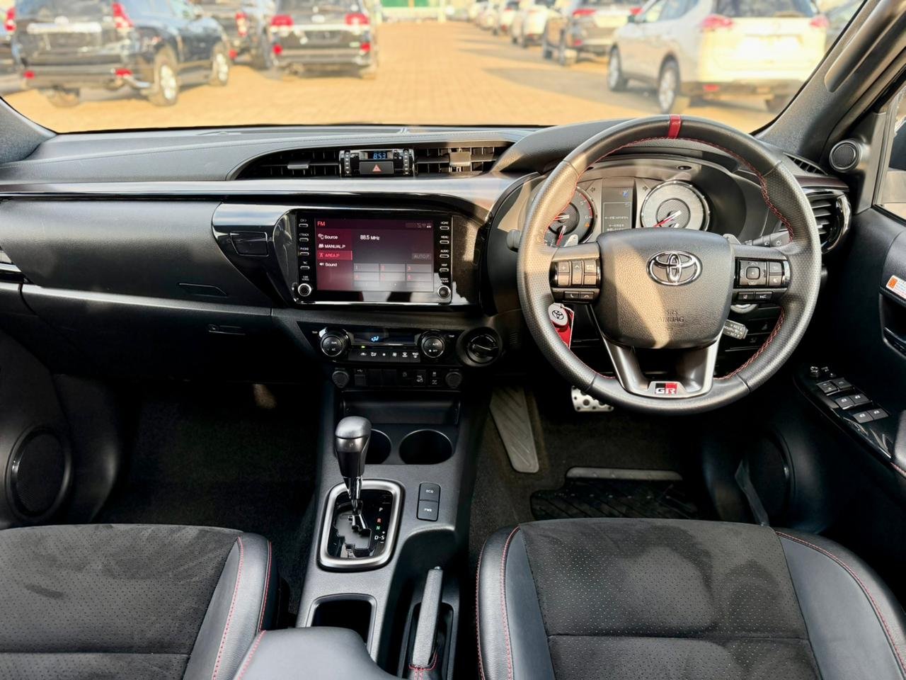 TOYOTA HILUX DOUBLE CABIN GR SPORT thumbnail 10