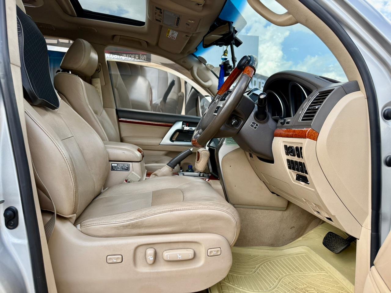 TOYOTA LAND CRUISER ZX V8 thumbnail 9
