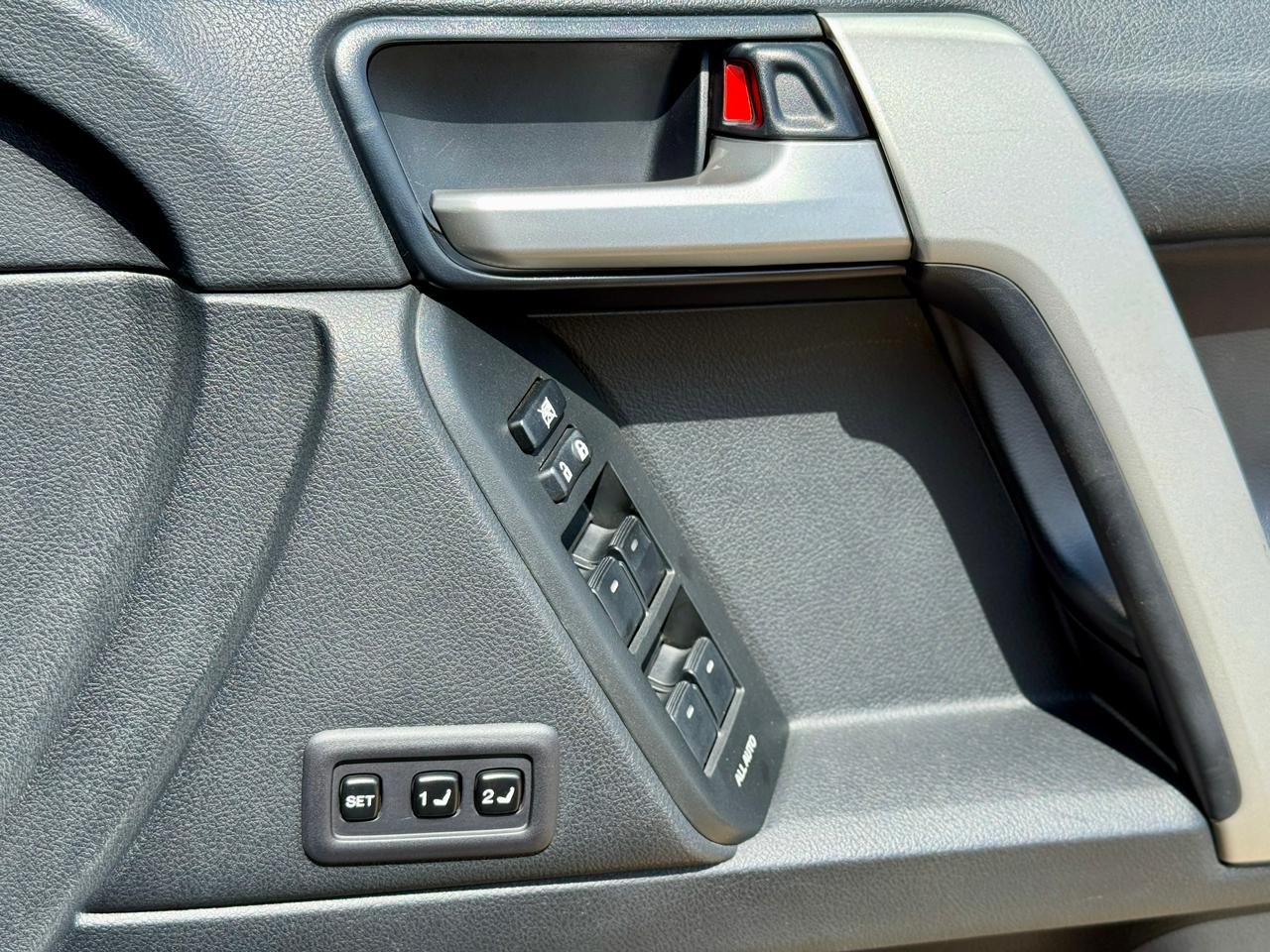 TOYOTA LANDCRUISER PRADO KAKADU thumbnail 14
