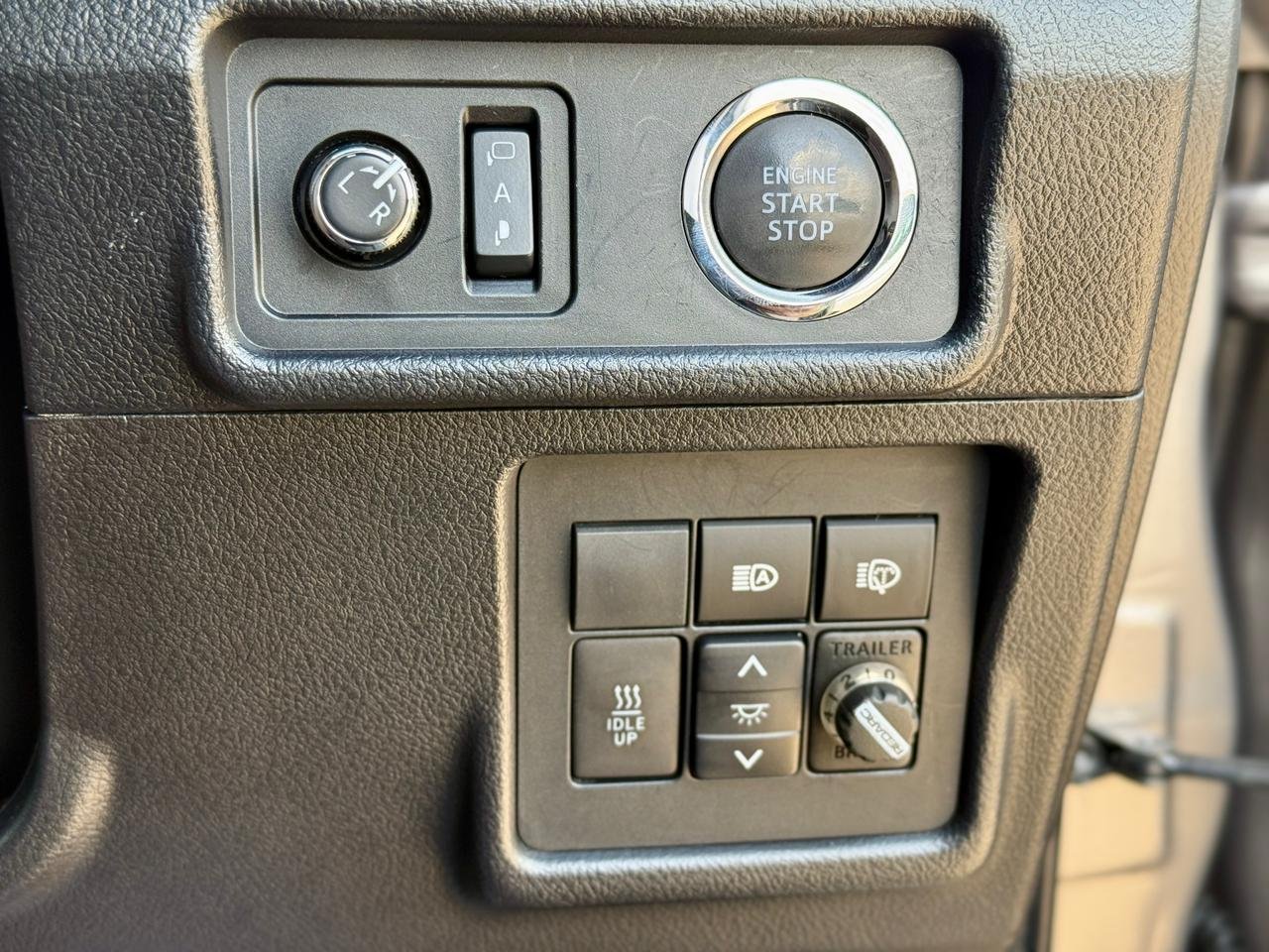 TOYOTA LANDCRUISER PRADO KAKADU thumbnail 12