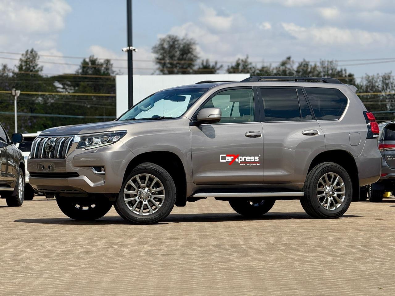 TOYOTA LANDCRUISER PRADO KAKADU thumbnail 5
