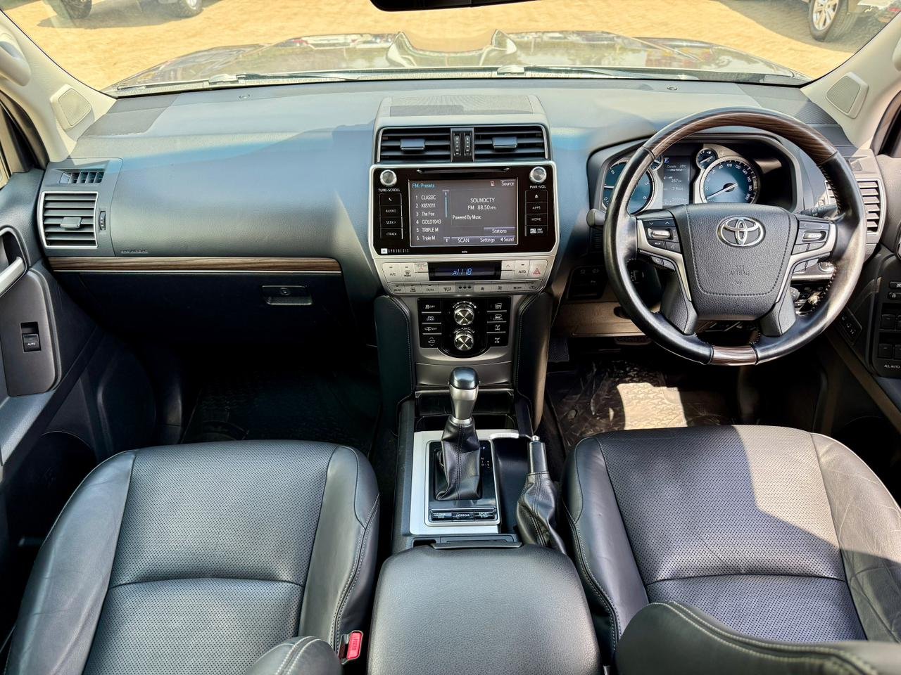 TOYOTA LANDCRUISER PRADO KAKADU thumbnail 9