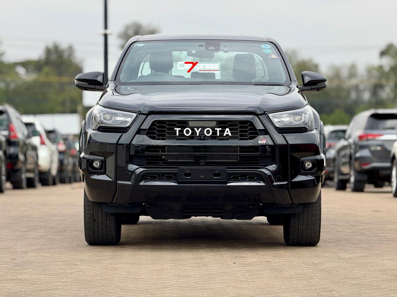 TOYOTA HILUX DOUBLE CABIN GR SPORT thumbnail 3