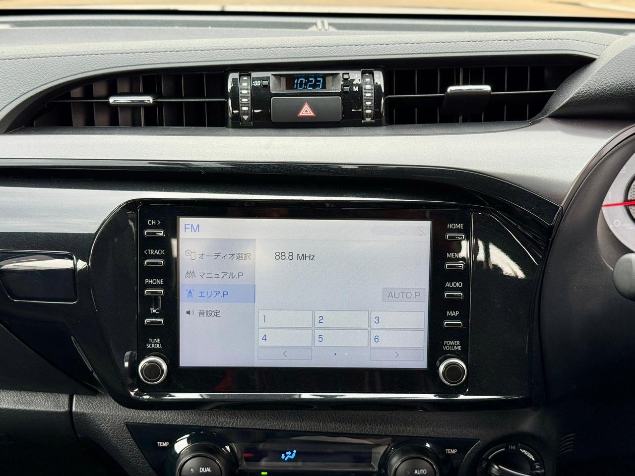 TOYOTA HILUX DOUBLE CABIN GR SPORT thumbnail 11