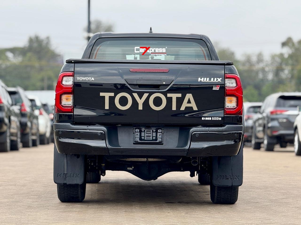 TOYOTA HILUX DOUBLE CABIN GR SPORT thumbnail 4