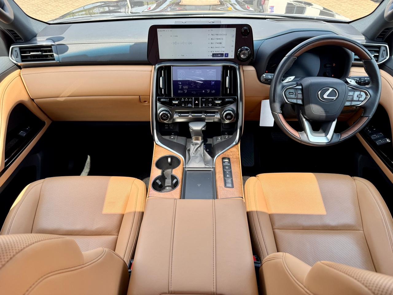 LEXUS LX600 thumbnail 11