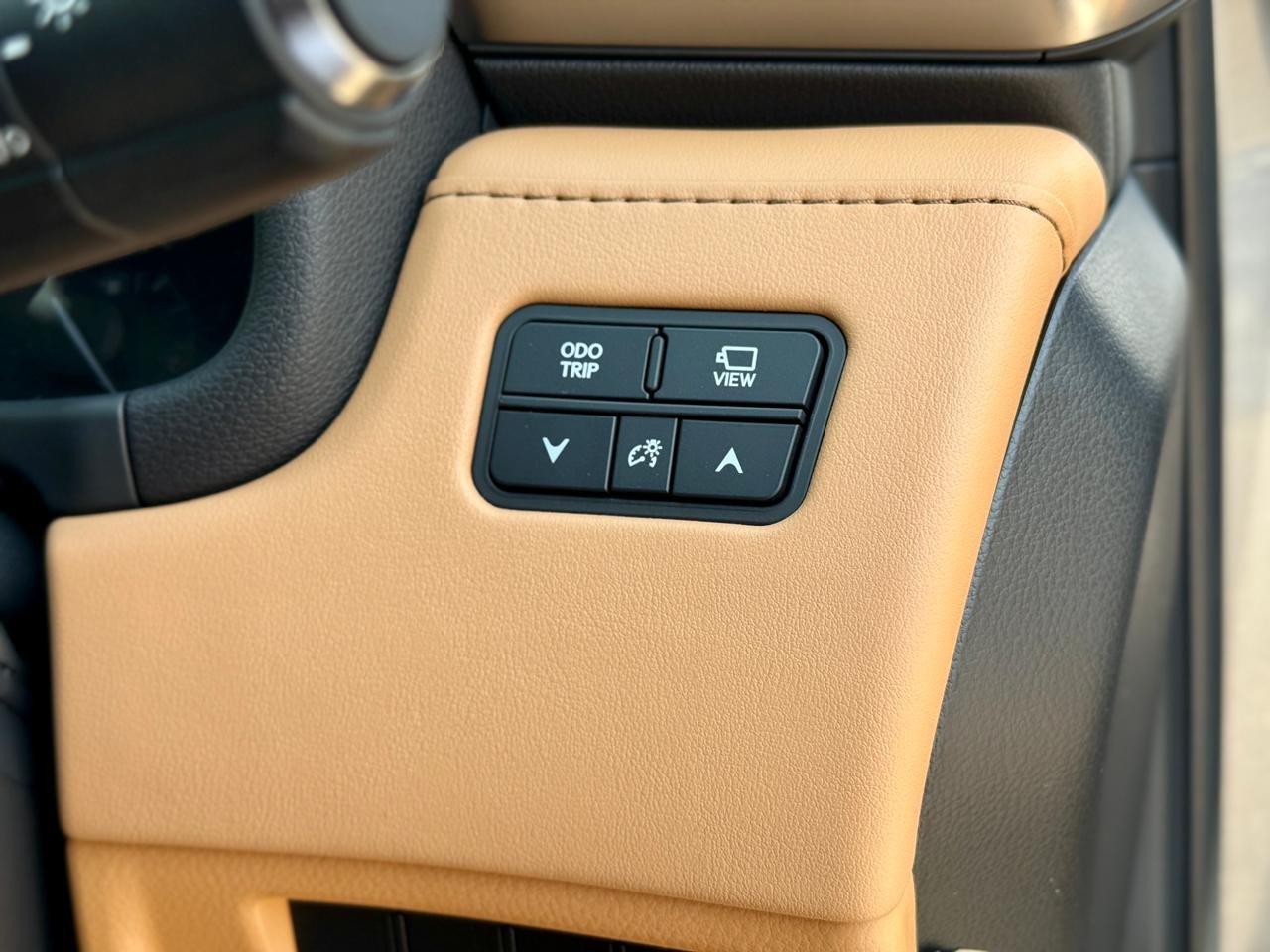 LEXUS LX600 thumbnail 14