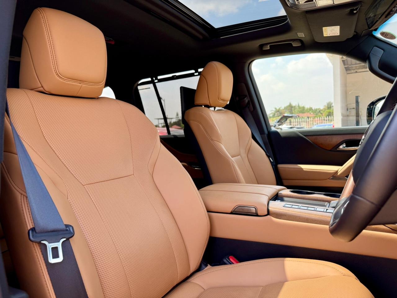 LEXUS LX600 thumbnail 10