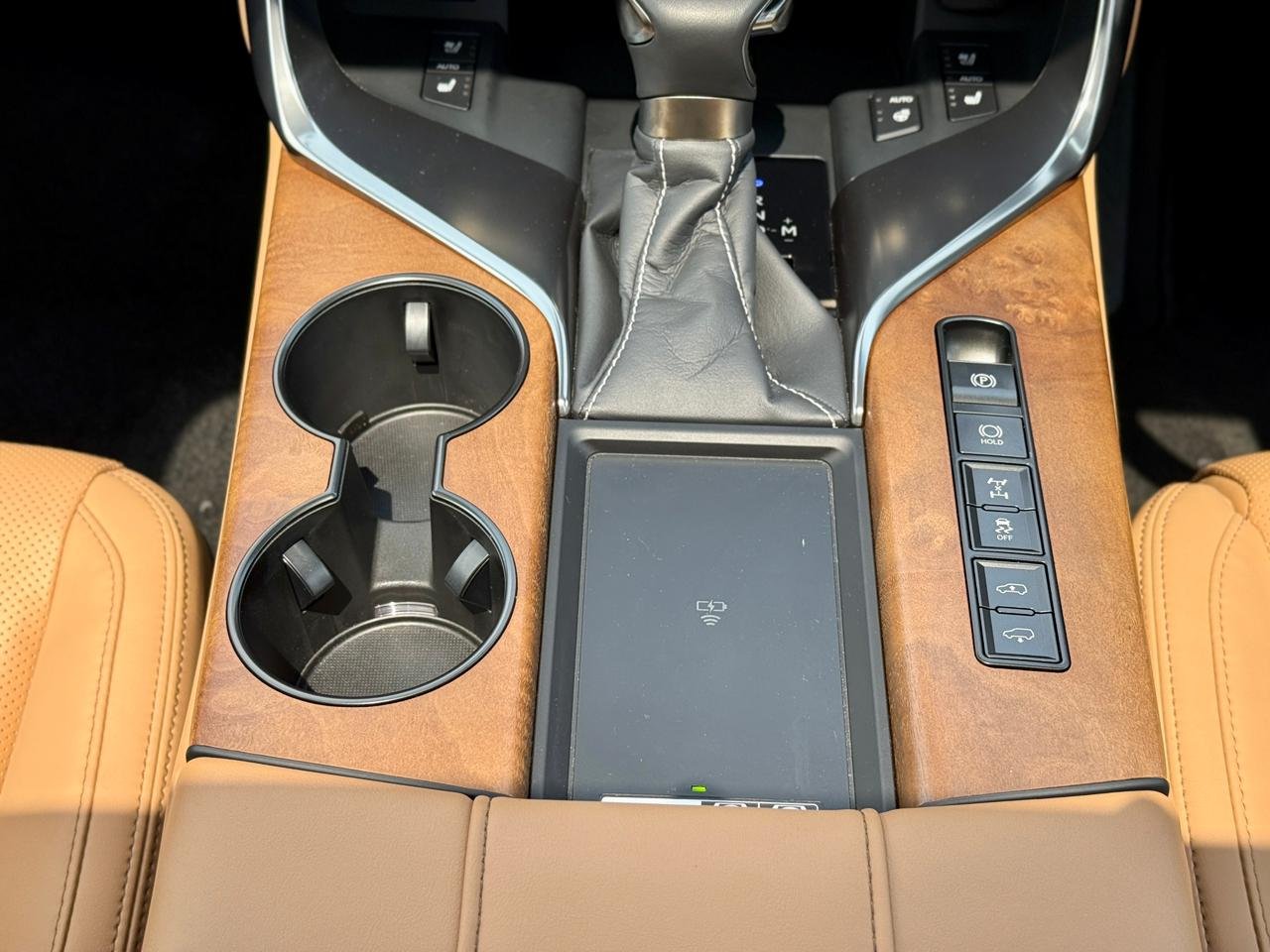 LEXUS LX600 thumbnail 16
