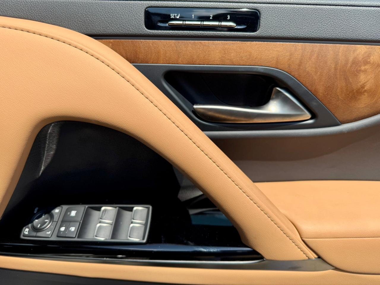 LEXUS LX600 thumbnail 13