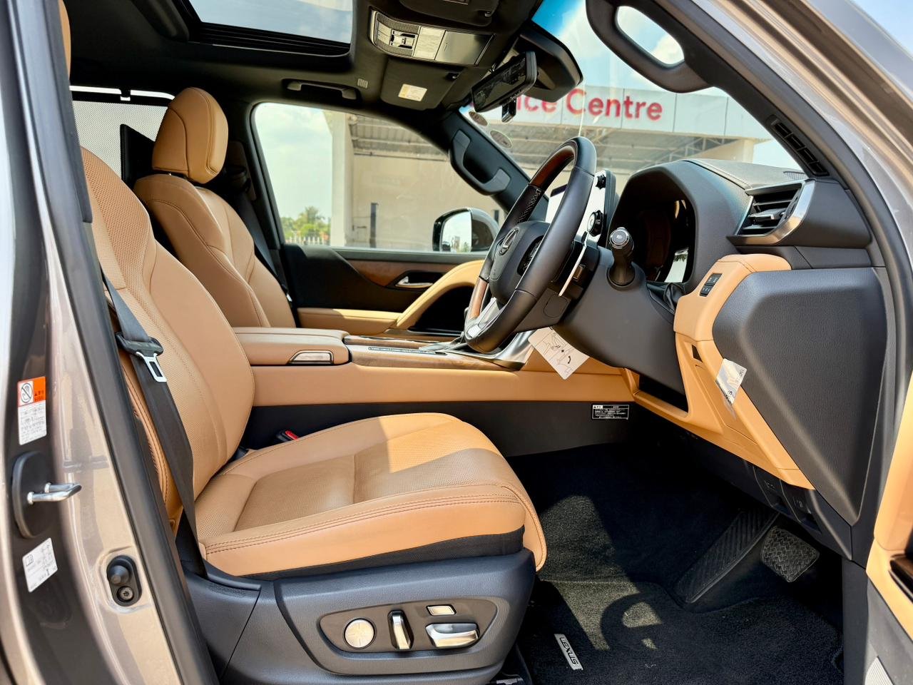 LEXUS LX600 thumbnail 9