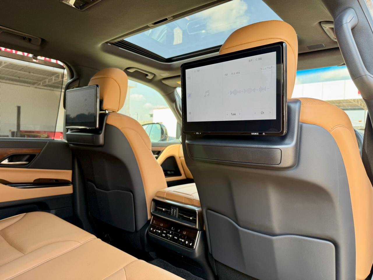 LEXUS LX600 thumbnail 19
