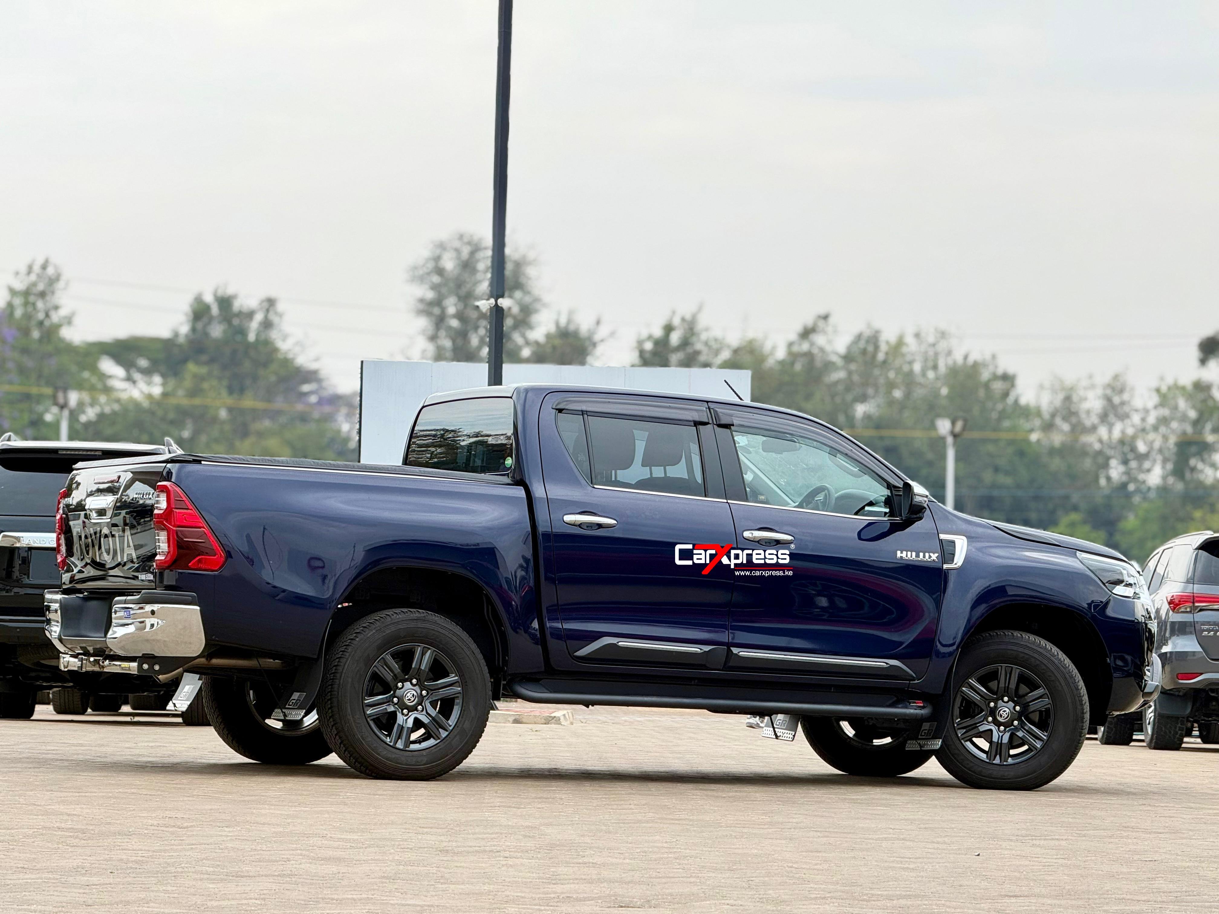 TOYOTA HILUX DOUBLE CABIN thumbnail 6