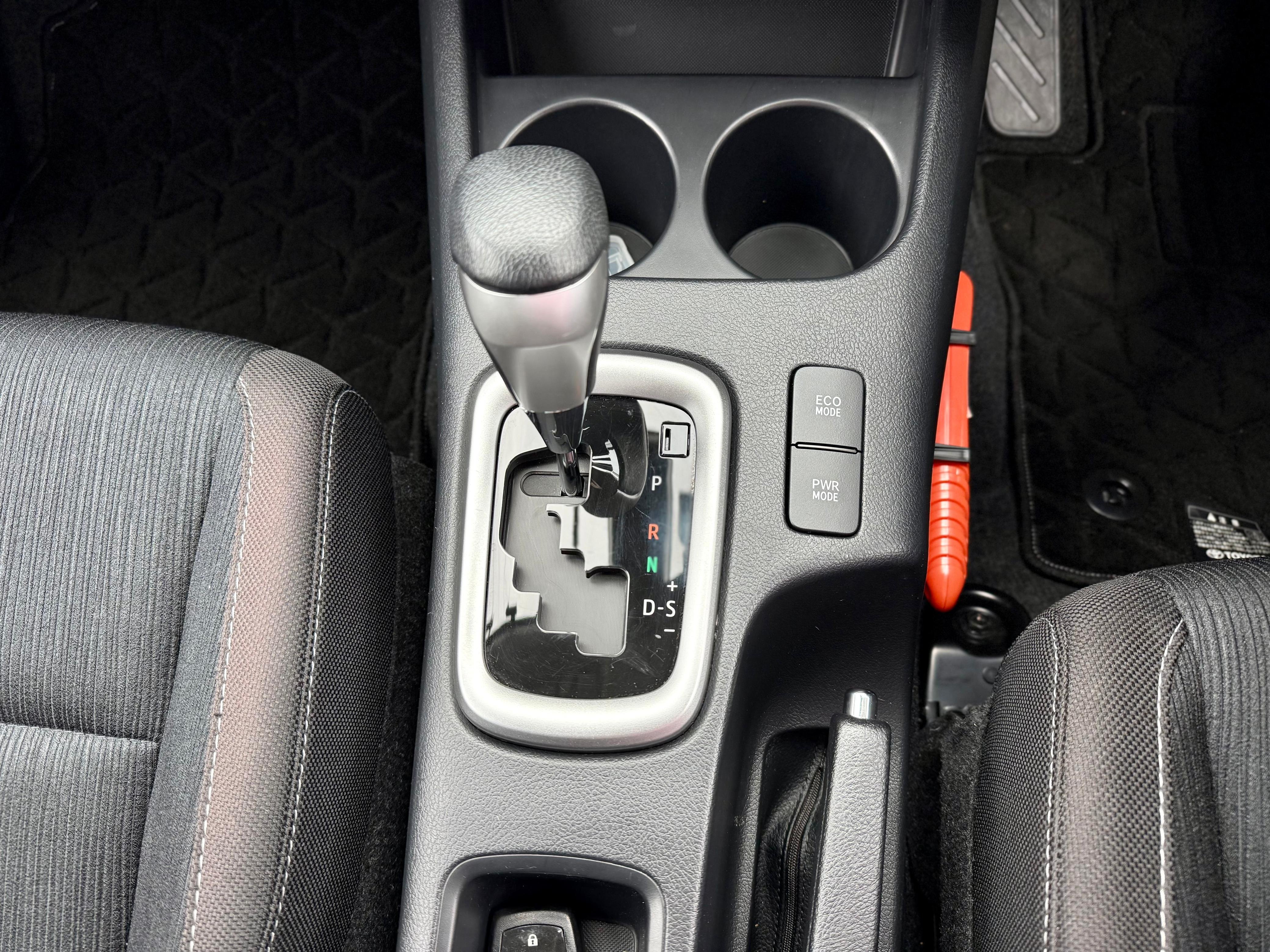 TOYOTA HILUX DOUBLE CABIN thumbnail 11