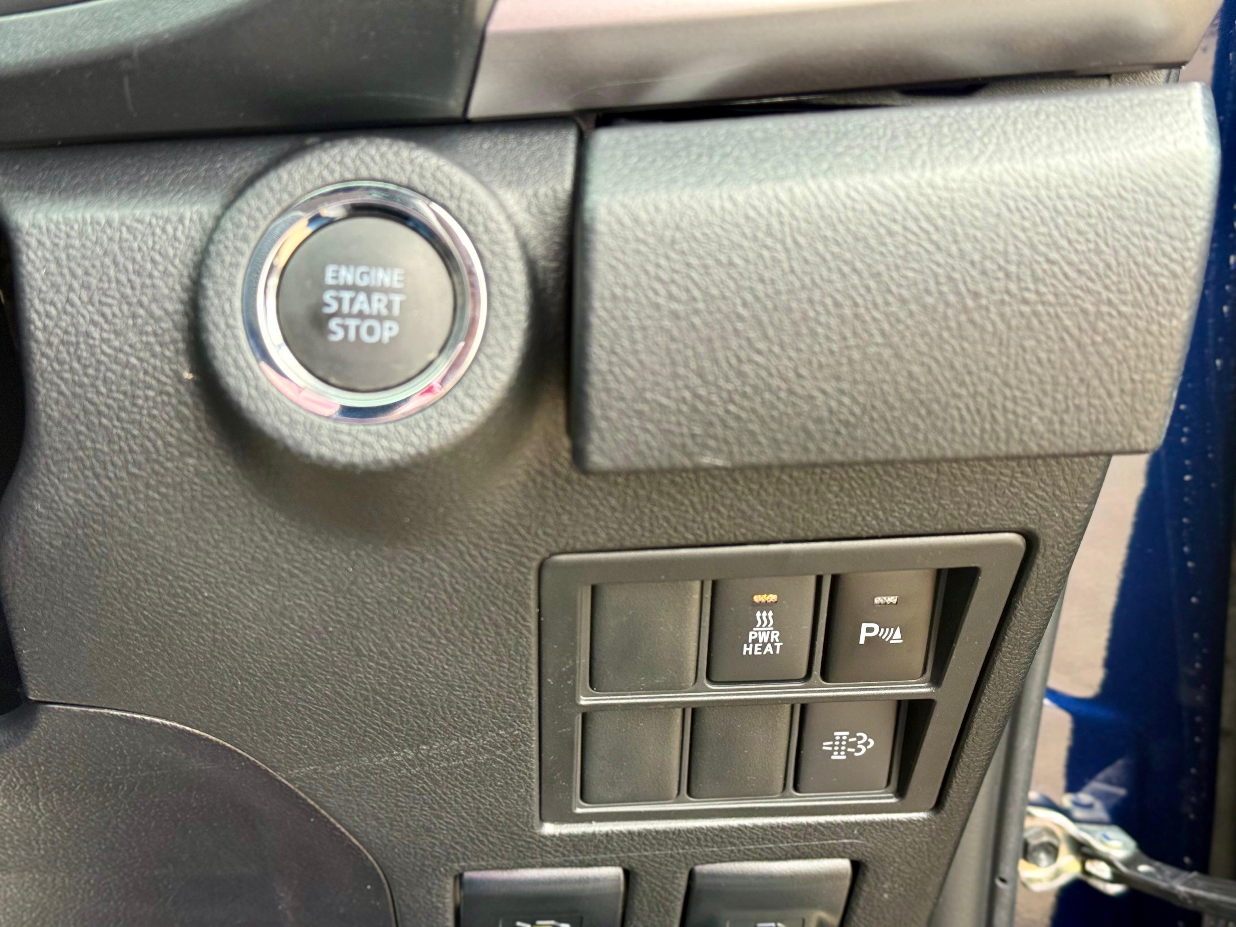 TOYOTA HILUX DOUBLE CABIN thumbnail 13