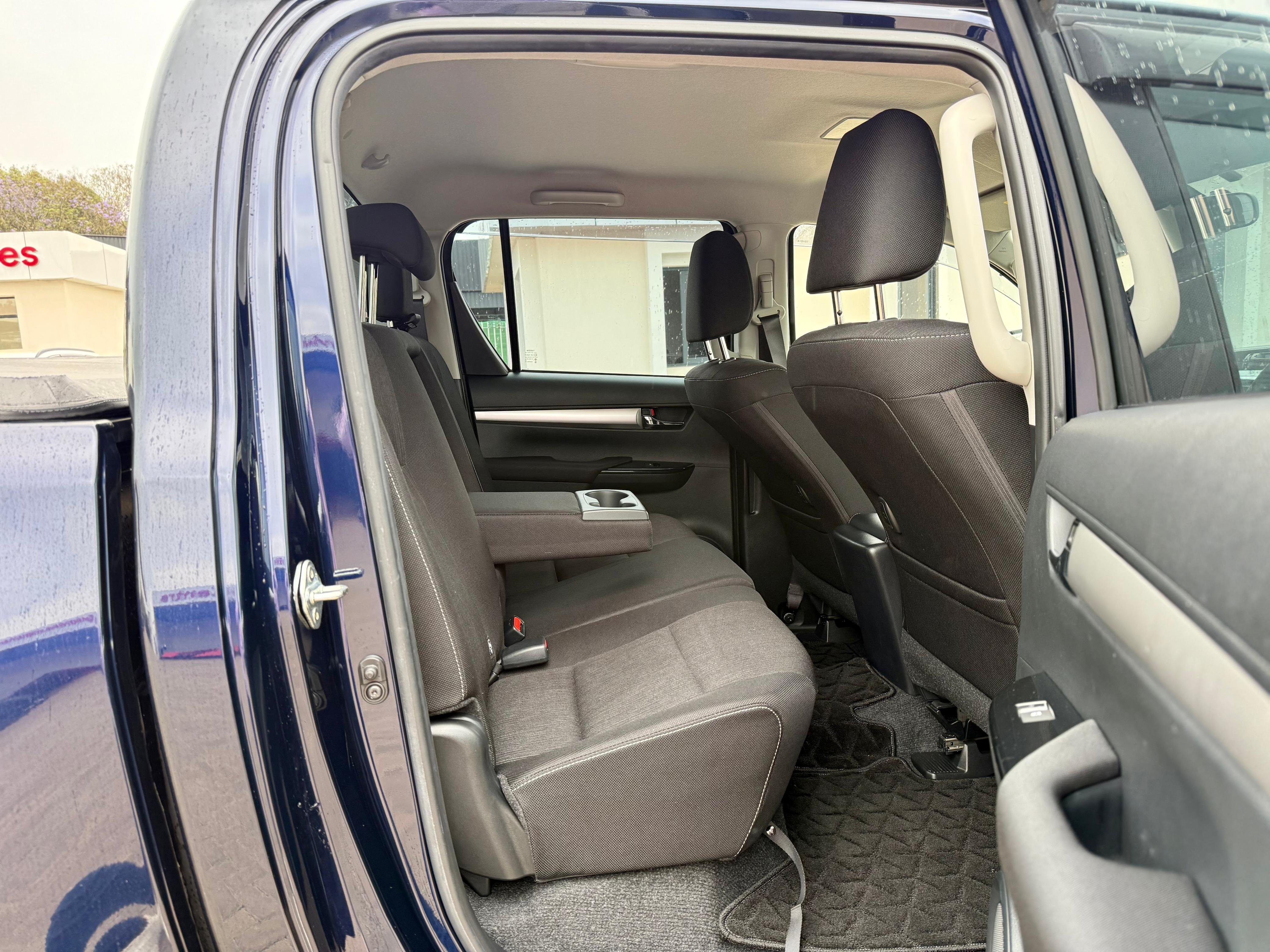 TOYOTA HILUX DOUBLE CABIN thumbnail 15