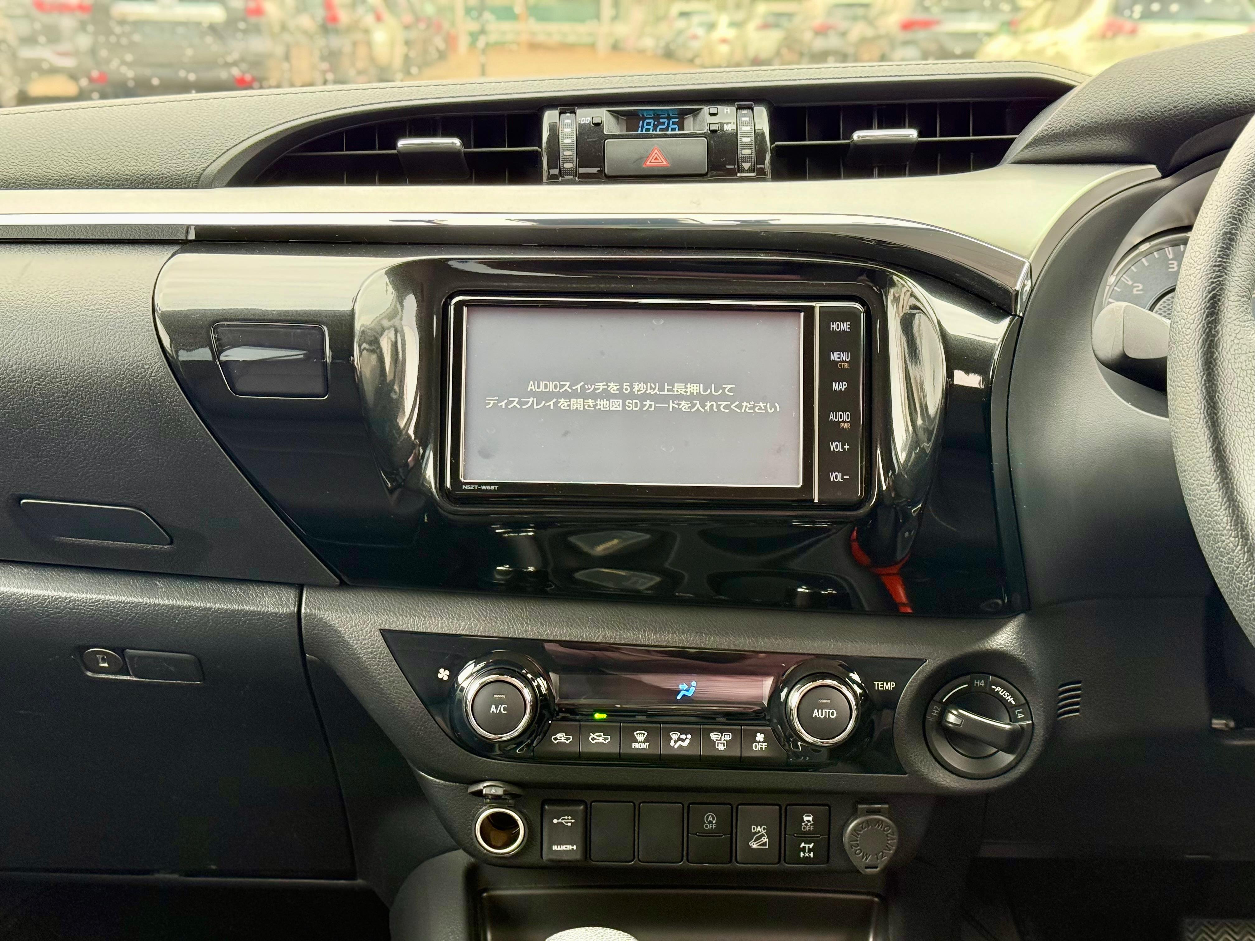 TOYOTA HILUX DOUBLE CABIN thumbnail 10