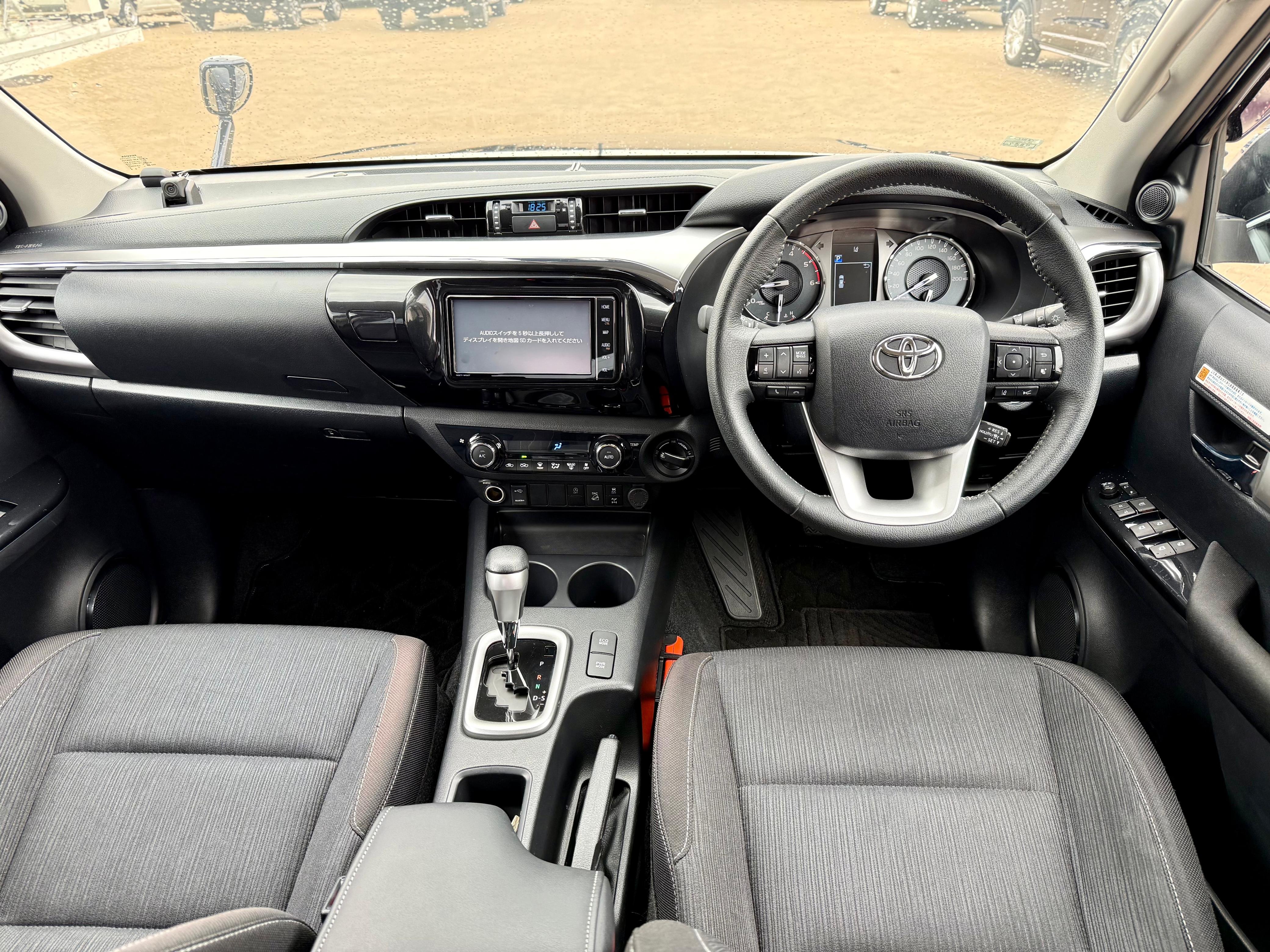 TOYOTA HILUX DOUBLE CABIN thumbnail 8