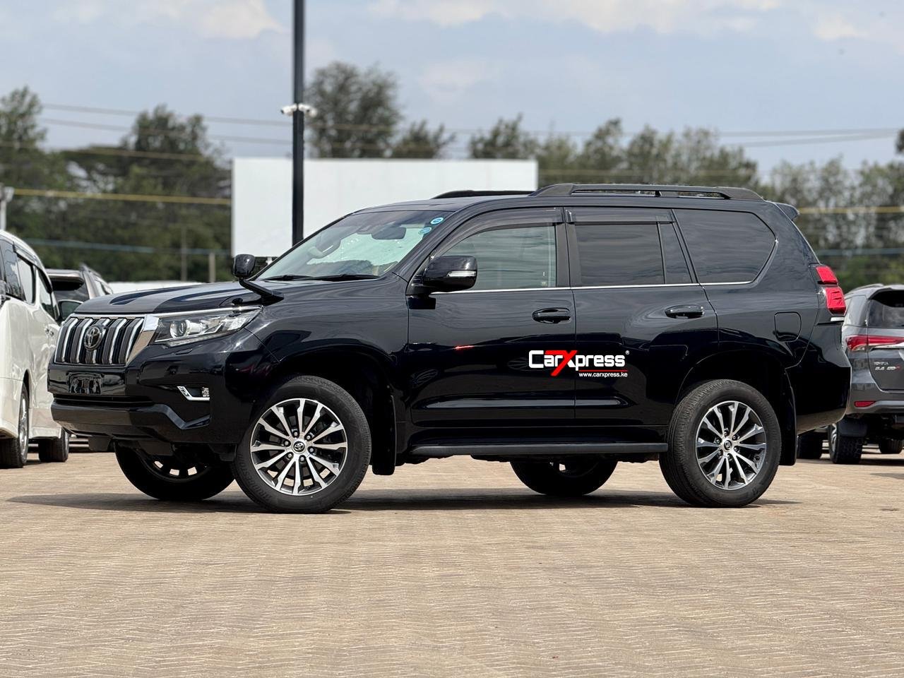 TOYOTA LAND CRUISER PRADO TXL thumbnail 3