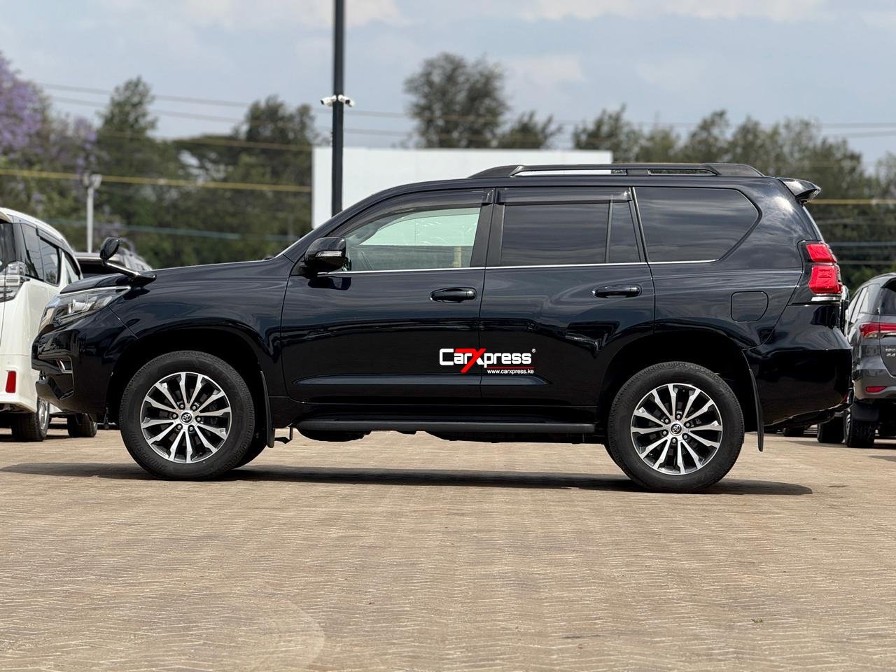 TOYOTA LAND CRUISER PRADO TXL thumbnail 5
