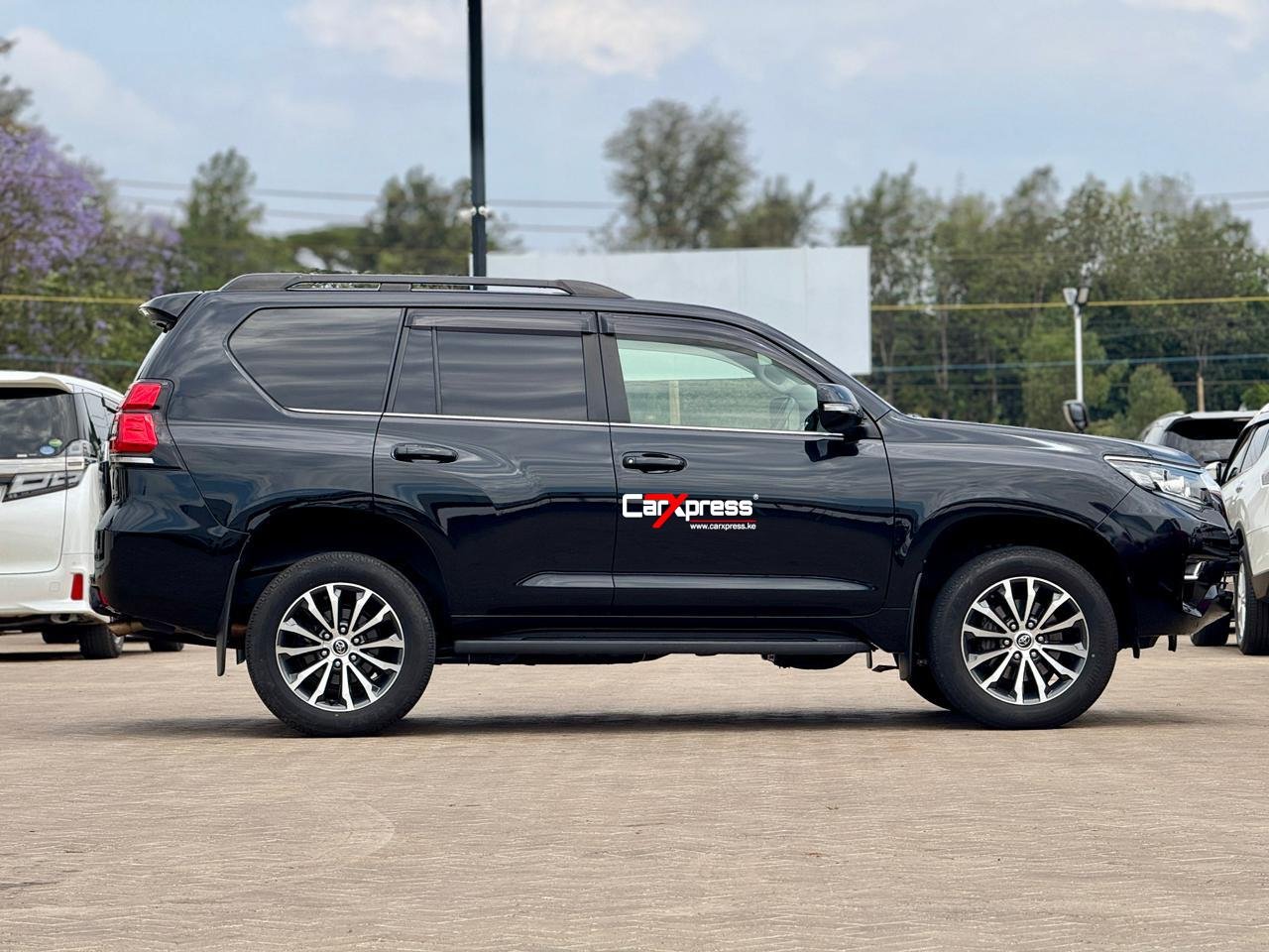 TOYOTA LAND CRUISER PRADO TXL thumbnail 6
