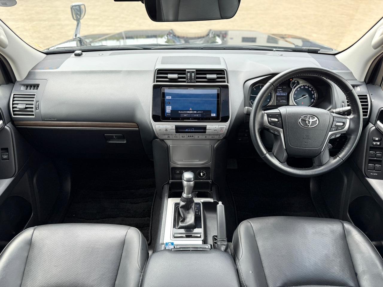 TOYOTA LAND CRUISER PRADO TXL thumbnail 11