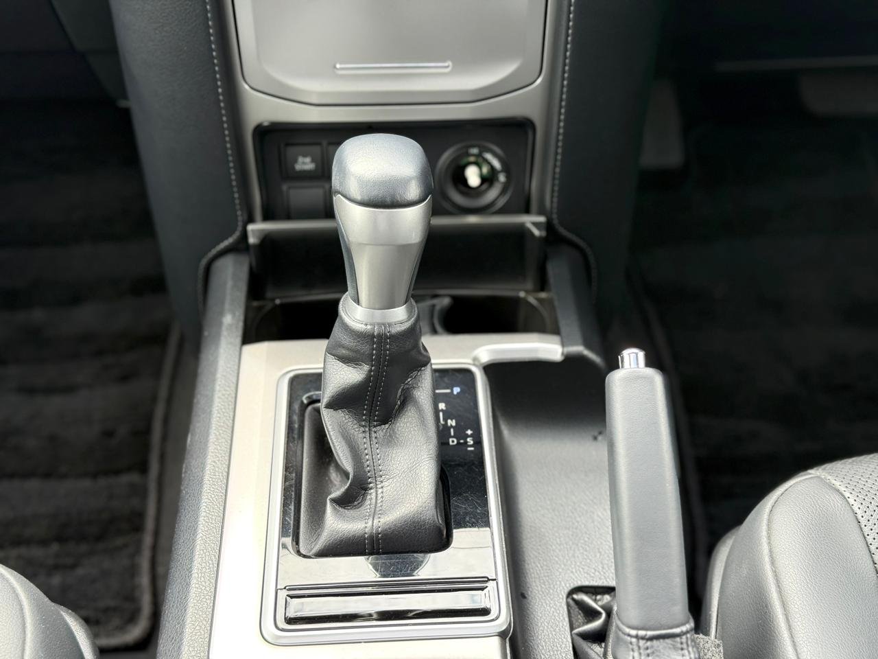 TOYOTA LAND CRUISER PRADO TXL thumbnail 13