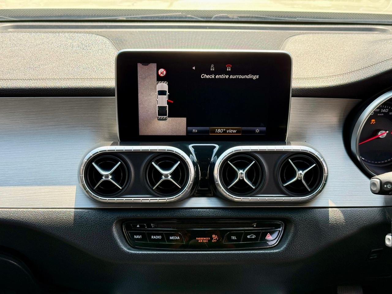 MERCEDES BENZ X250d 4MATIC thumbnail 10