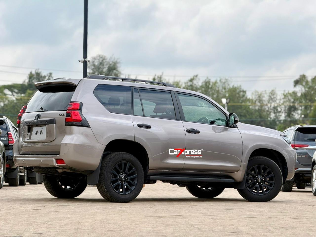 TOYOTA LAND CRUISER PRADO TXL thumbnail 6