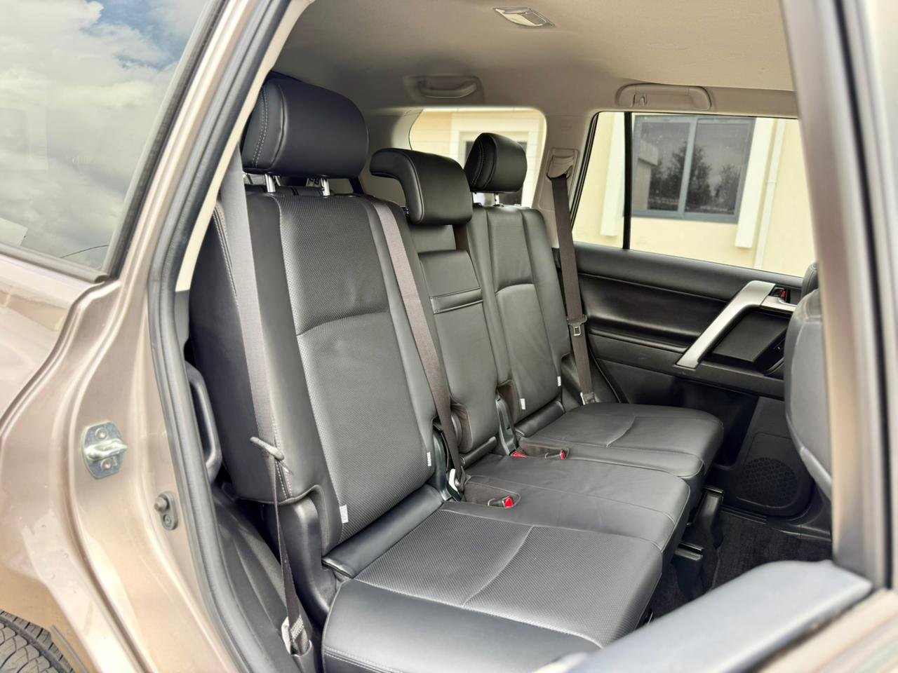 TOYOTA LAND CRUISER PRADO TXL thumbnail 13