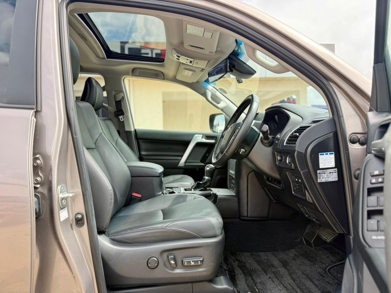 TOYOTA LAND CRUISER PRADO TXL thumbnail 7