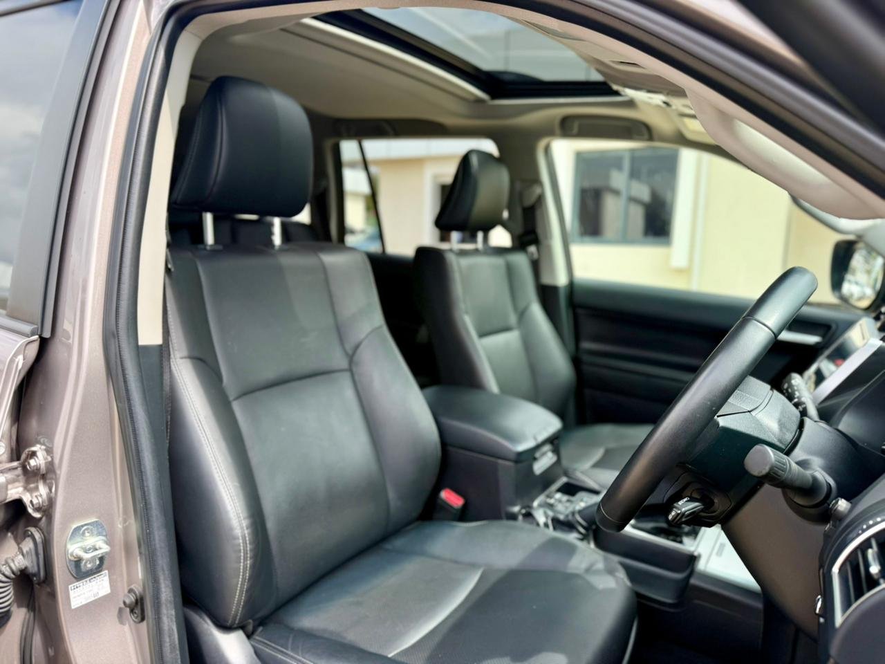 TOYOTA LAND CRUISER PRADO TXL thumbnail 8