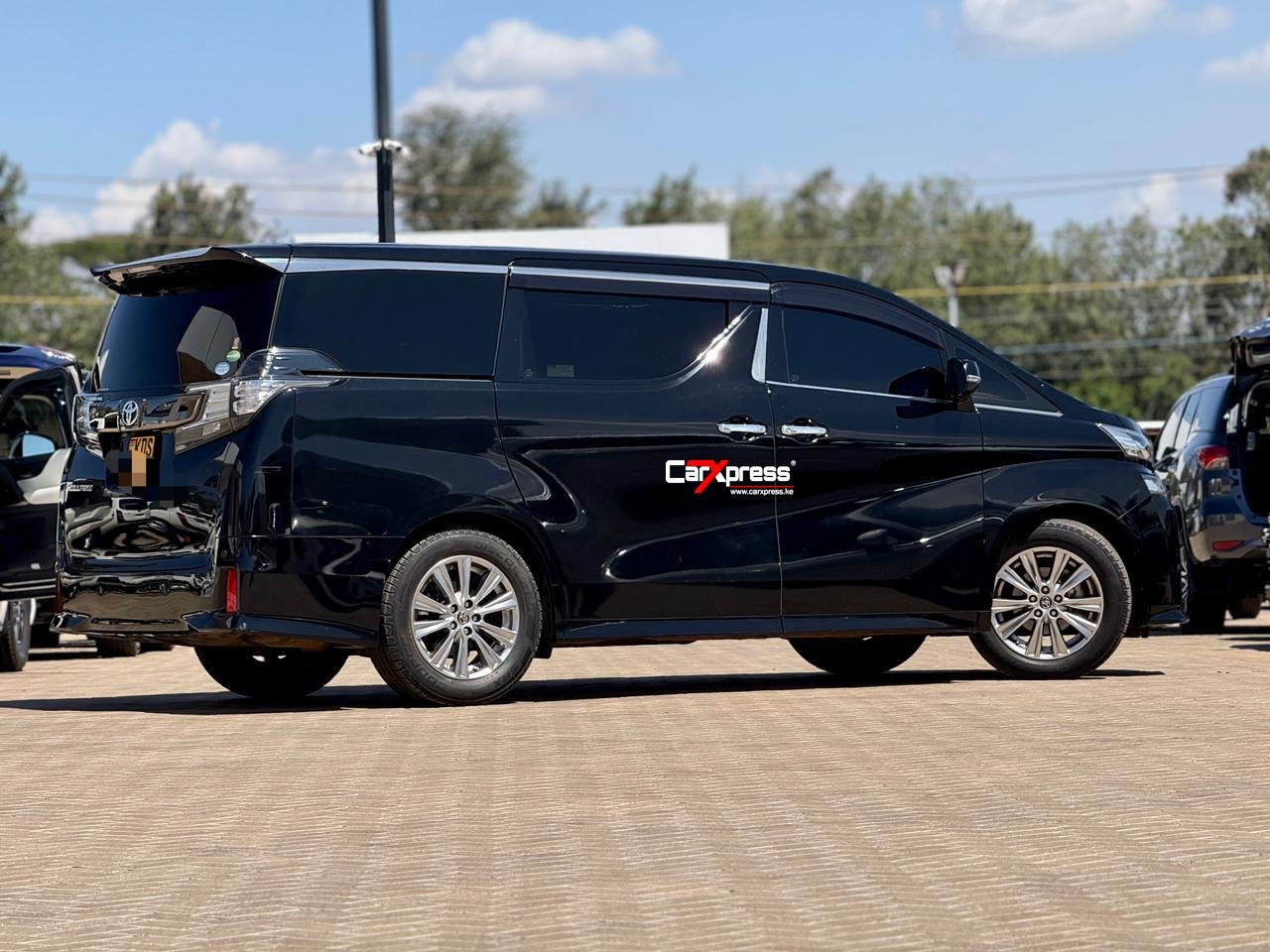 TOYOTA VELLFIRE thumbnail 6