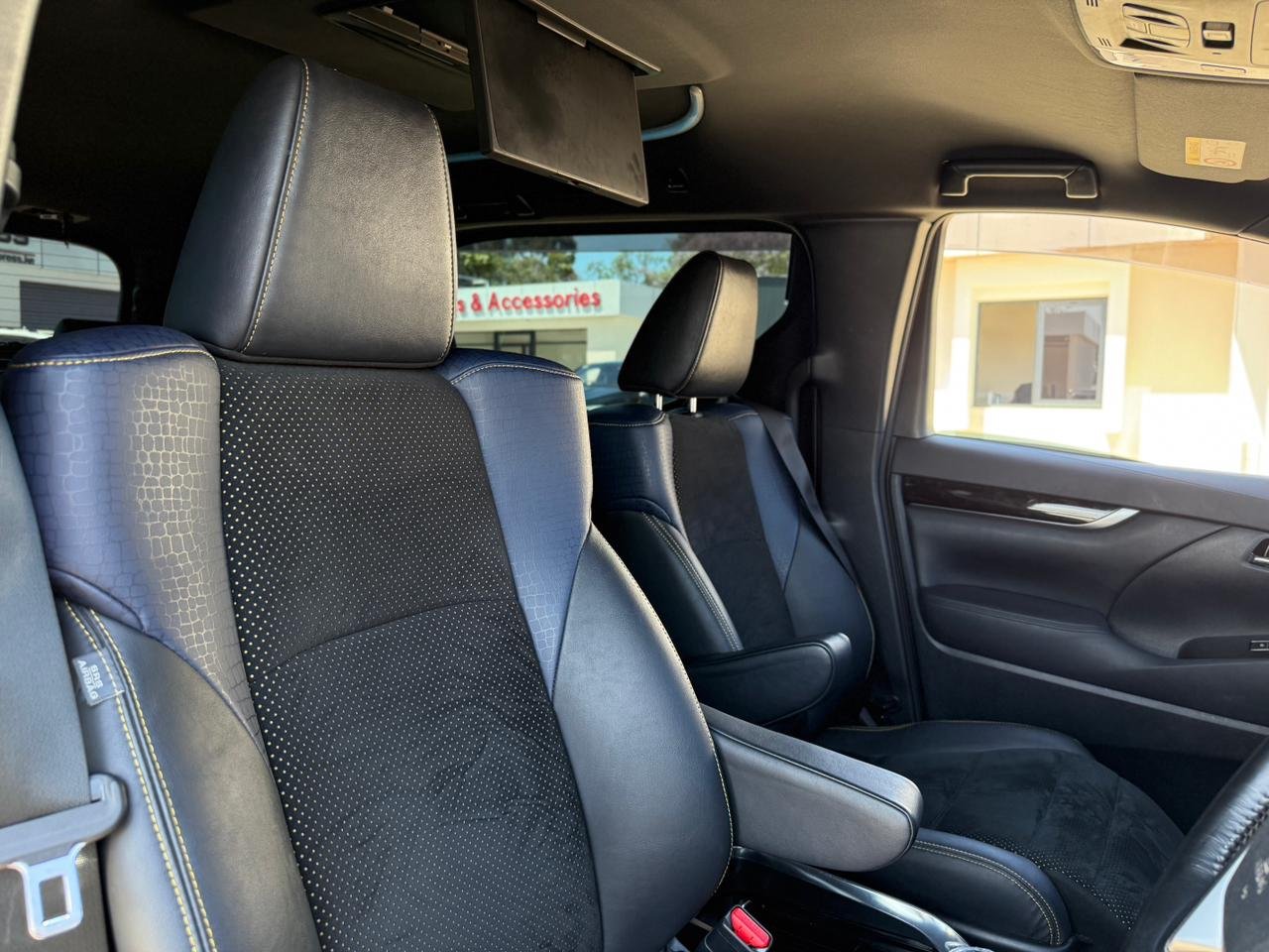 TOYOTA VELLFIRE thumbnail 9