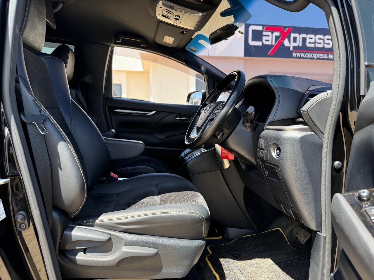 TOYOTA VELLFIRE thumbnail 8
