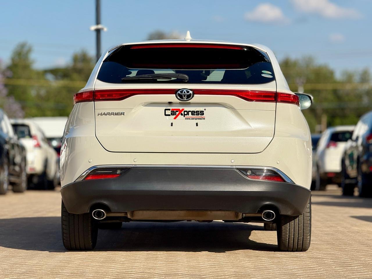 TOYOTA HARRIER thumbnail 4